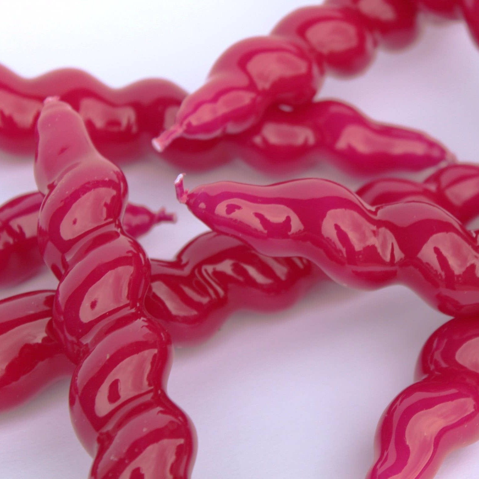 MÆGEN Spiral Taper Candles - 3 Pack - Magenta