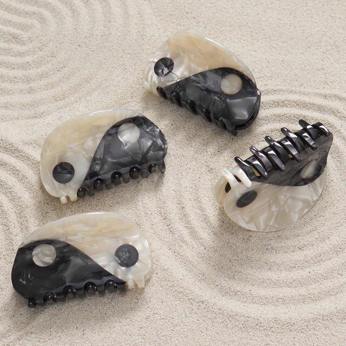 Small Yin-Yang Claw Black