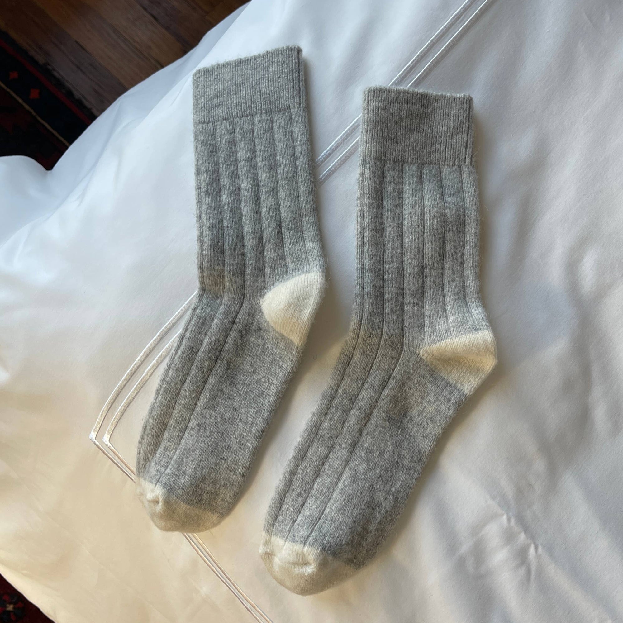 Classic Cashmere Socks: Grey Melange