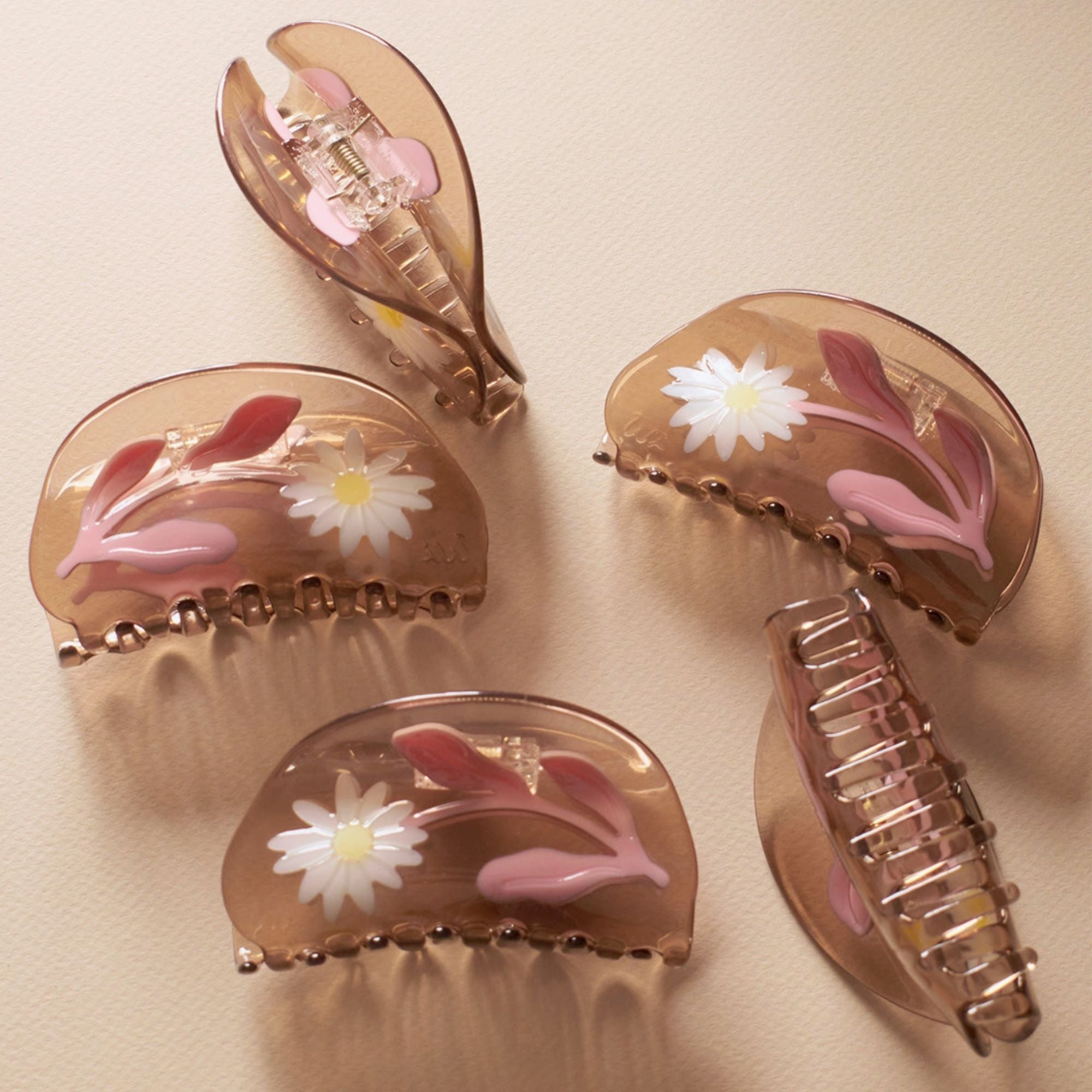 Marguerite Hair Claw