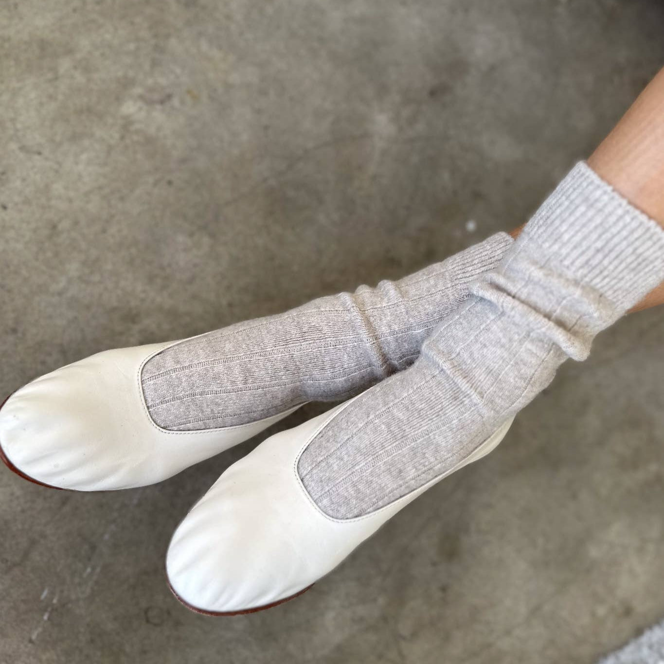 Classic Cashmere Socks: Fawn